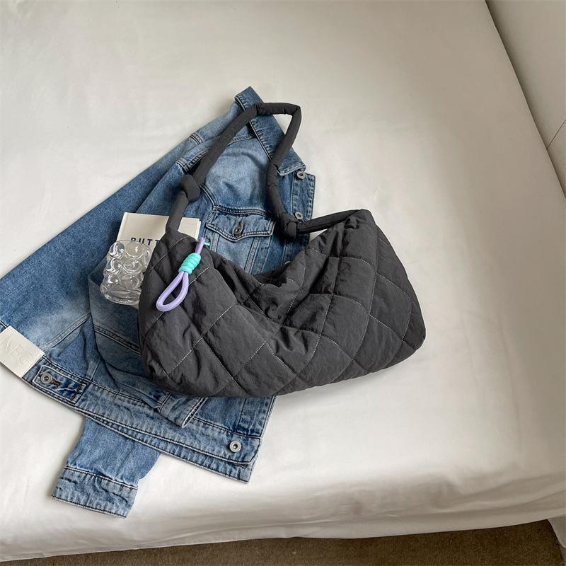 

Летняя новая повседневная сумка большой вместимости женская нишевая личность тренд сумка-мессенджер на плечо сумка-тоут темно-серого