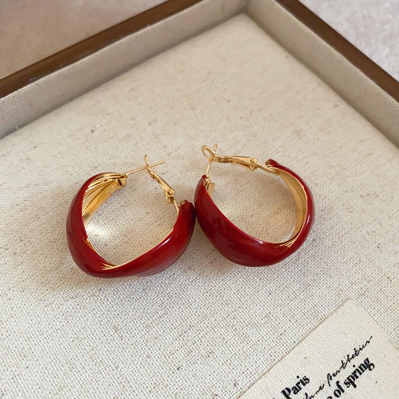 Silver Needle Red Drip Geometric Ear Cuffs - Retro Light Luxury Earrings for Women, Autumn/Winter Collection