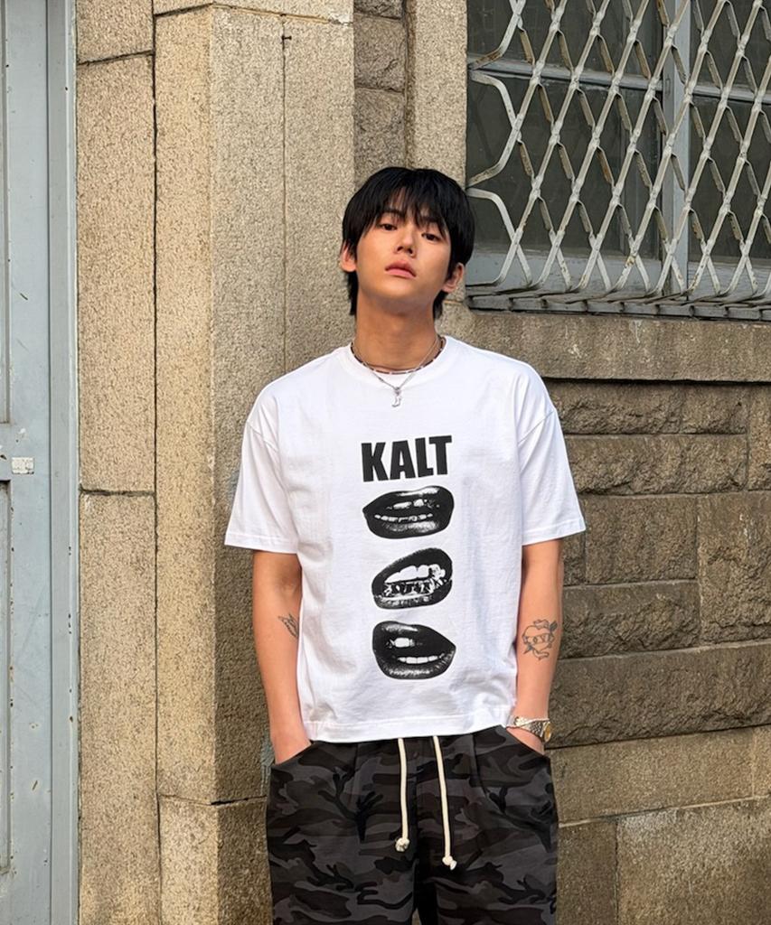 AMOU Kalt Lips Half T-Shirts White