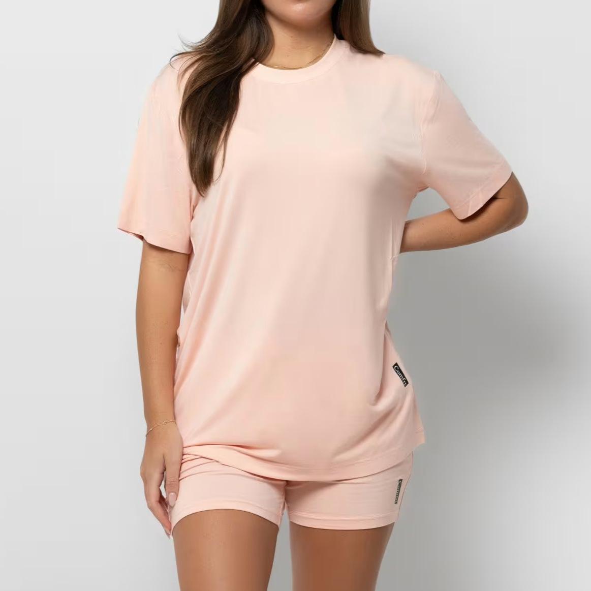 

Женский комплект футболка с коротким рукавом свободного кроя и шорты в мягких пастельных тонах S розовый