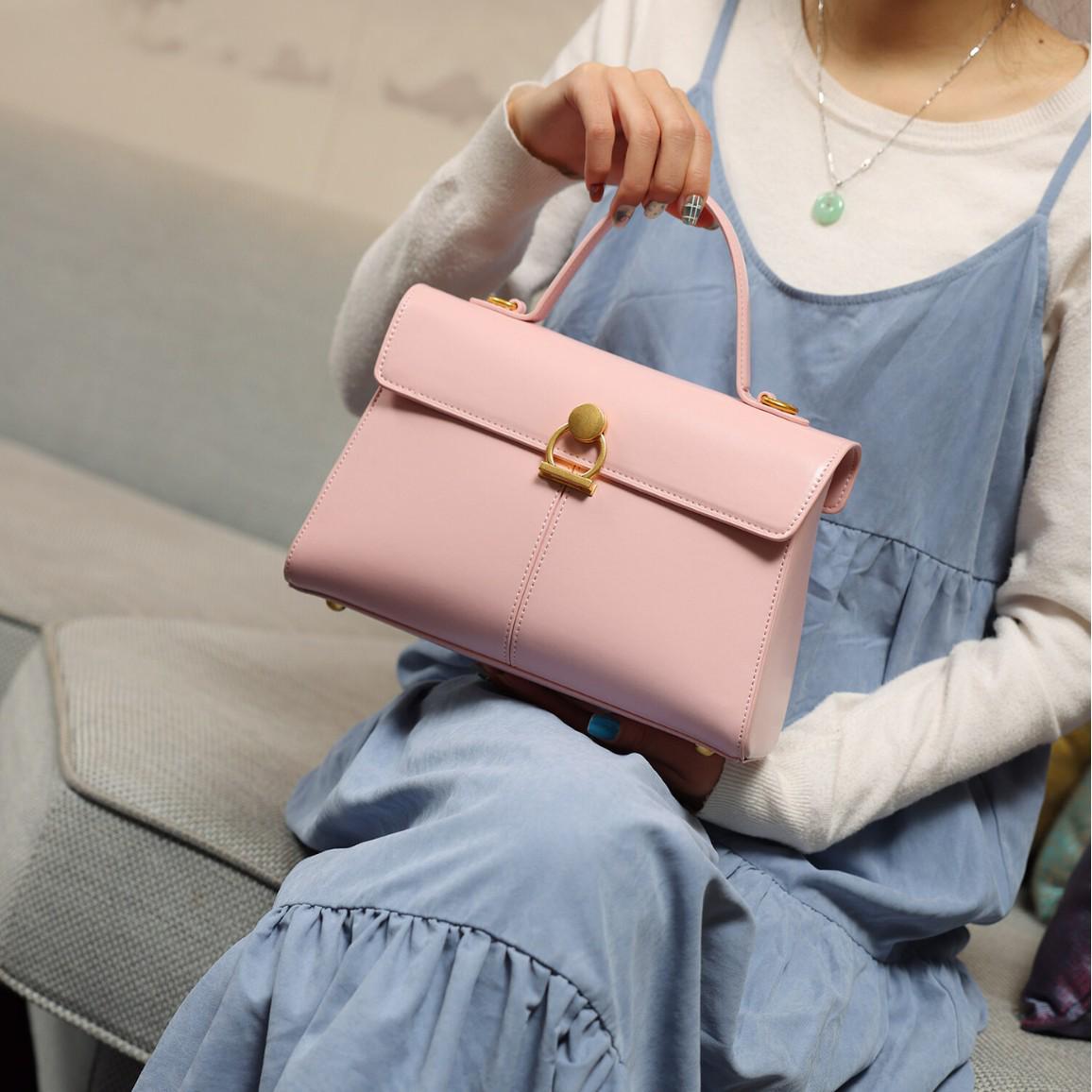 

2025 Spring/Summer Women s Retro High-End Fashion Tote: Niche Design Handbag, Shoulder & Crossbody Bag.