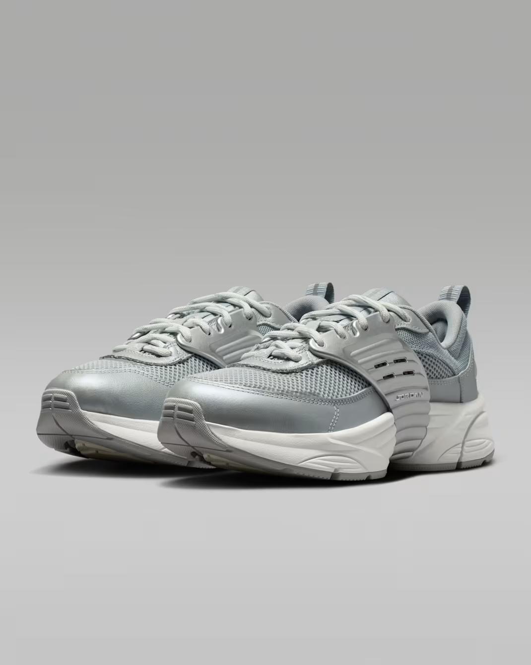 IR1839-100 Nike Jordan Trunner O/S Swan/Wolf Grey/Reflect Silver/Summit (Женский 5
