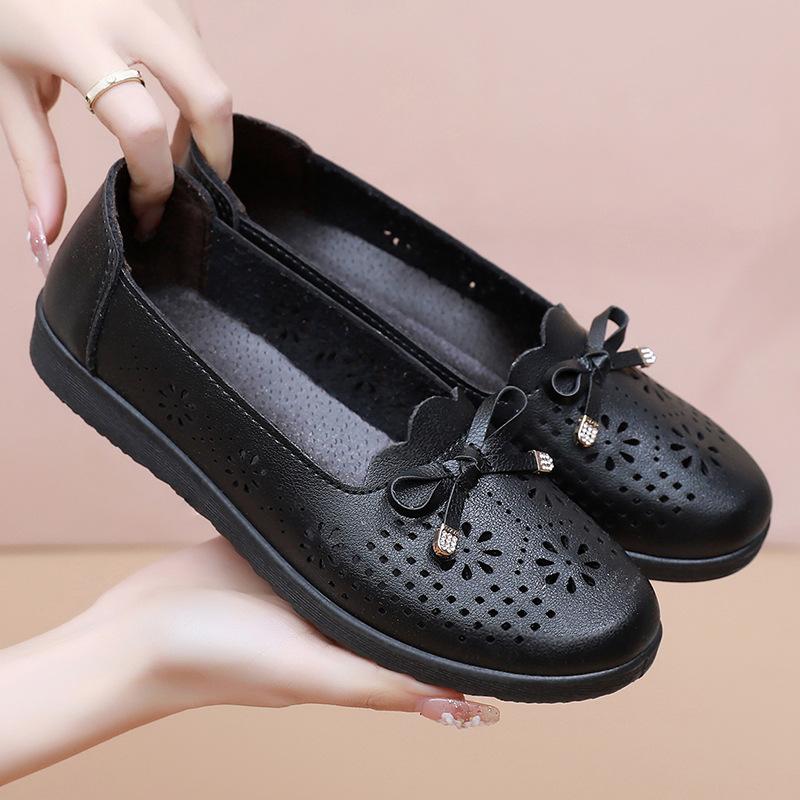 Sandals women's summer new hollow hole single shoes soft sole non-slip leather shoes middle elderly women's shoes