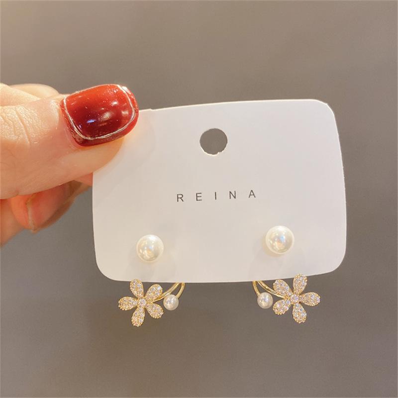 

Korean niche design pearl flower earrings new light luxury two wear small stud earrings women