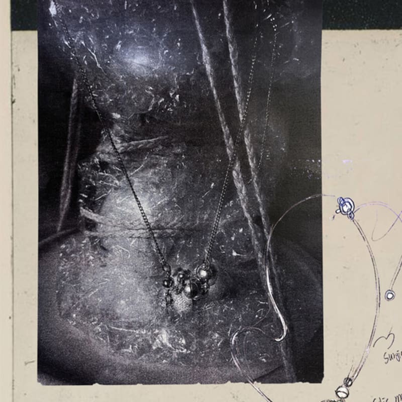 

Bramble B magnetic necklace Metallic