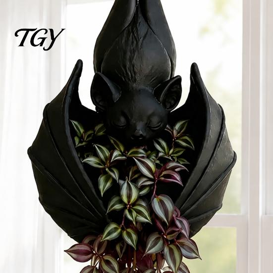 Spooky Home Porch Planter Hanging Bat Plant Pot, Gothic Resin Planter, Halloween Unique Decor Container for Trailing Vines, Artificial Plants, Indoor