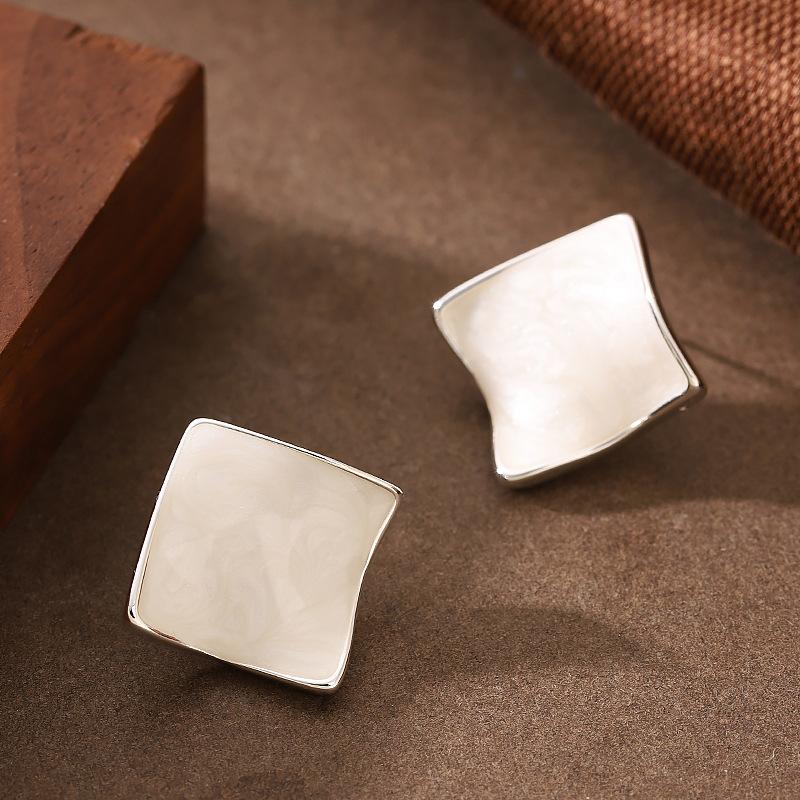 Stylish and simple oil dripping geometric square stud earrings women's niche design earrings light luxury high-end vacation style accessories