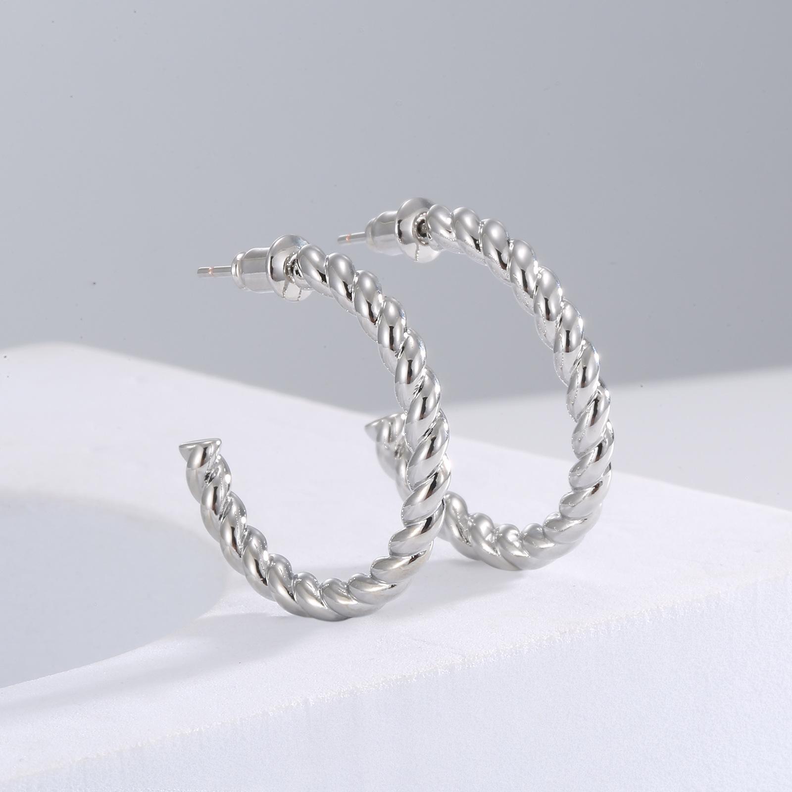 

Vintage niche port metal 2025 new earrings premium sense earrings earrings sweet light luxury ins irregular