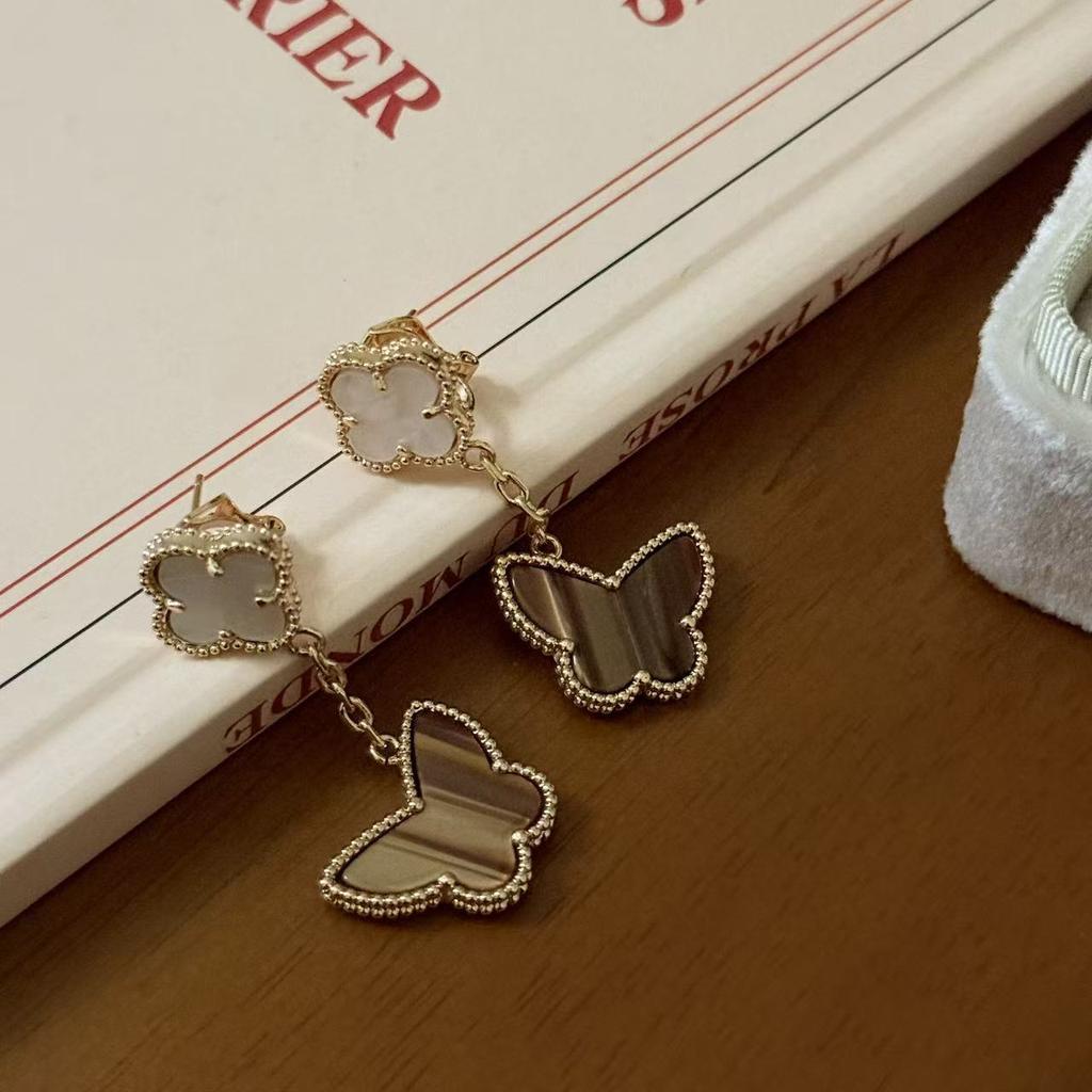 Pendientes de Botón de Nácar Natural de Trébol de Cuatro Hojas con Colgante de Mariposa y Diseño de Borla Pendientes Elegantes, Delicados y Versátiles para Mujer