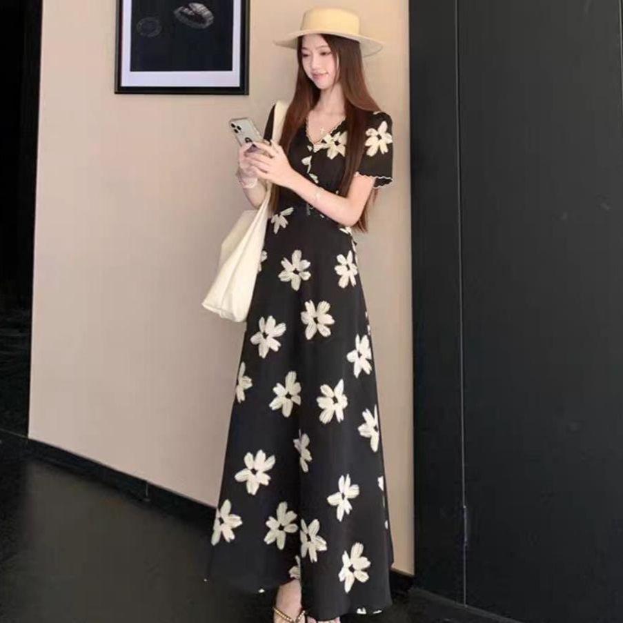 Plus-Size French Style V-Neck Summer Dress: Slimming High Waist A-Line with Tummy Conceling Print