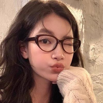 Brillengestell im koreanischen Stil für Damen für das nackte Gesicht mit Option für Myopie-Brillen. Modische Brille mit Blaulichtschutz