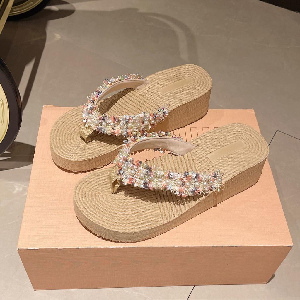 2025 Summer New Slippers Go Out Xiaoxiang Flip-flops Women's Retro Wedge Heel Light Flip-flops