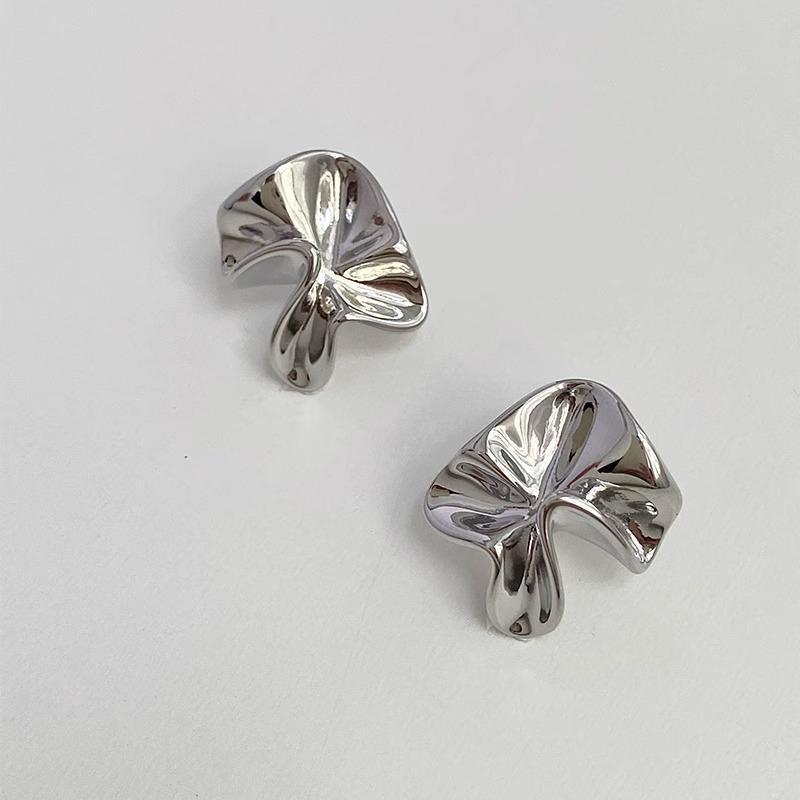 Minimalist Wrinkled Flower Stud Earring for Women Irregular Punk Metal Artistic Stud Earrings Simple Personality Daily Jewelry
