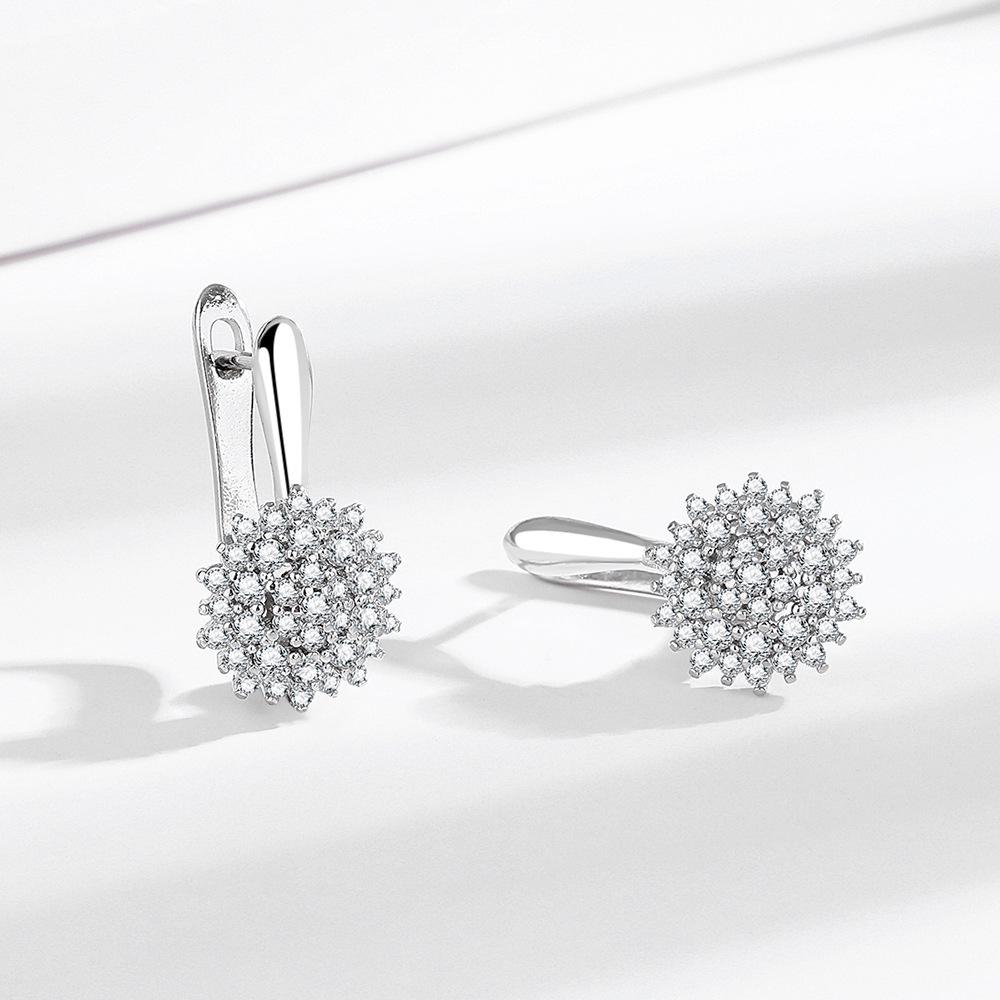 

Европейско-американская мода бриллиантовые серьги-каффы в виде цветка: Женские темпераментные циркониевые серьги, универсальные французские трендовые украшения