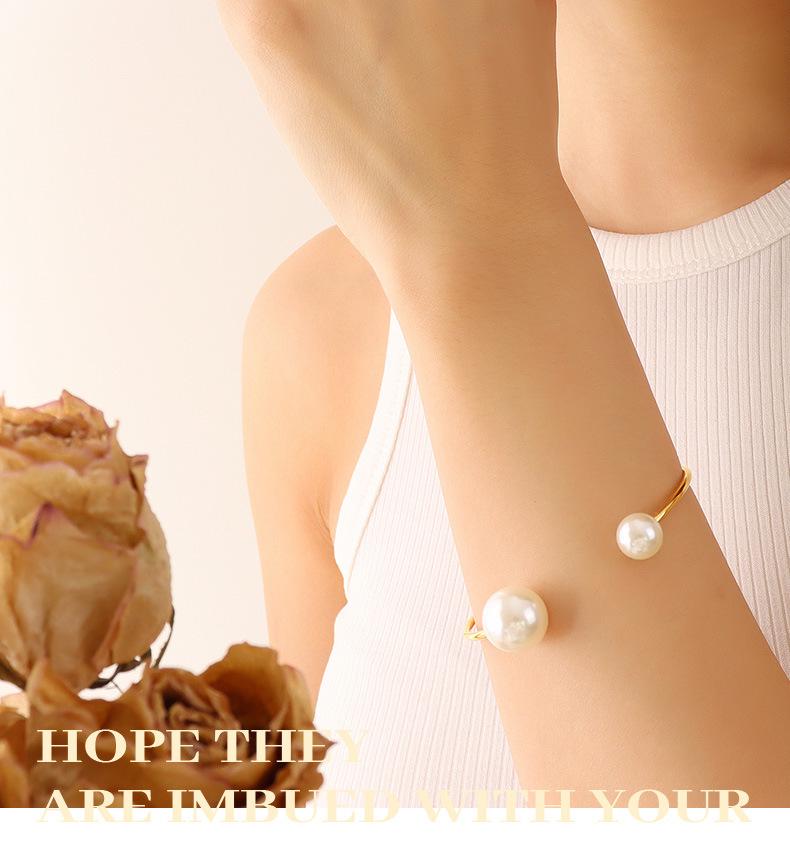 Korean Style Non-fading Faux Pearl Bracelet for Women, Exquisite 18K Gold-Plated Titanium Steel.