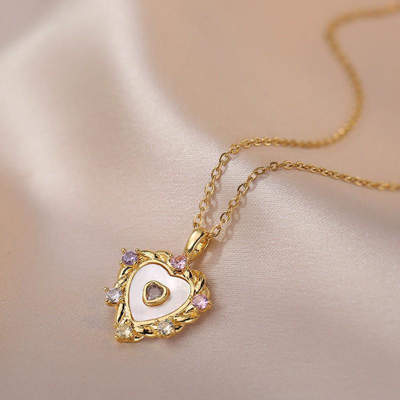 Women's Fashion Heart Pendant Necklace - Elegant, Simple Design, Versatile Clavicle Chain Jewelry