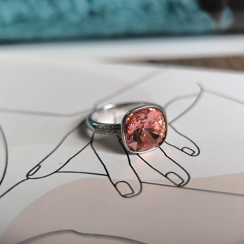 Серебряное кольцо с фианитами, вес изделия 4,35 гр (60002281)
