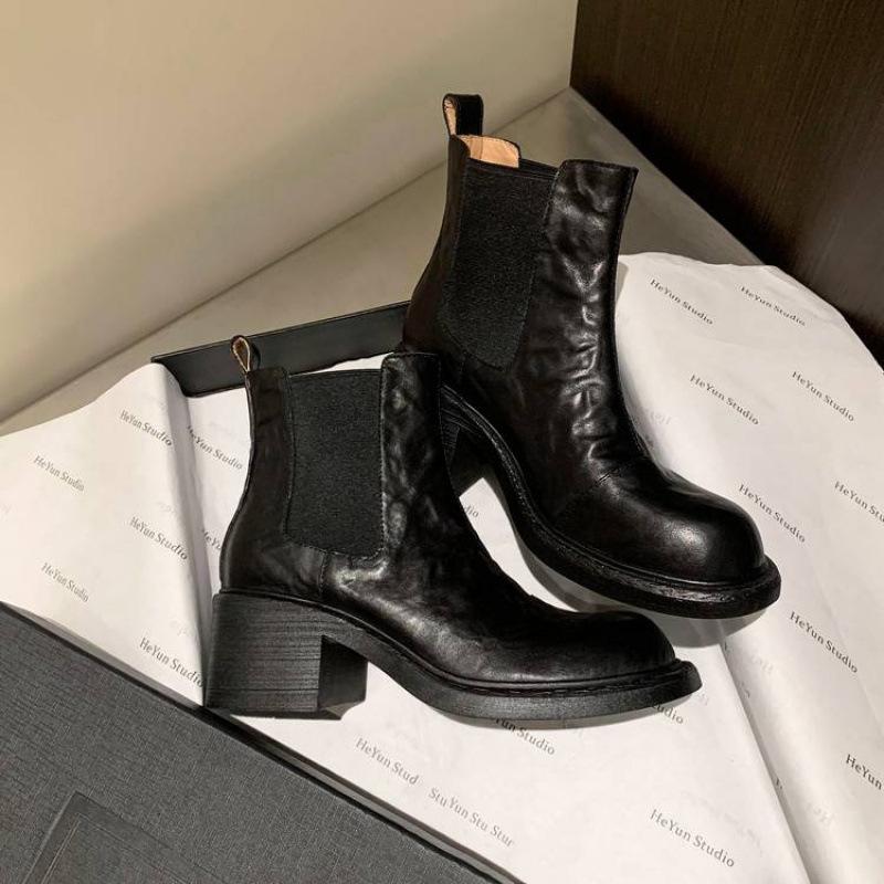 

Осенне-зимние женские кожаные ботинки однотонные на среднем каблуке большого размера женские ботинки на толстой подошве нескользящие ботинки Мартина новые кожаные ботильоны женские 40 чёрный