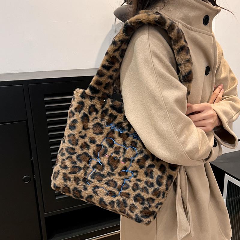 Adorable Design Bear Plush Tote Bag In Various Colors For Trendy Fashion Everyday