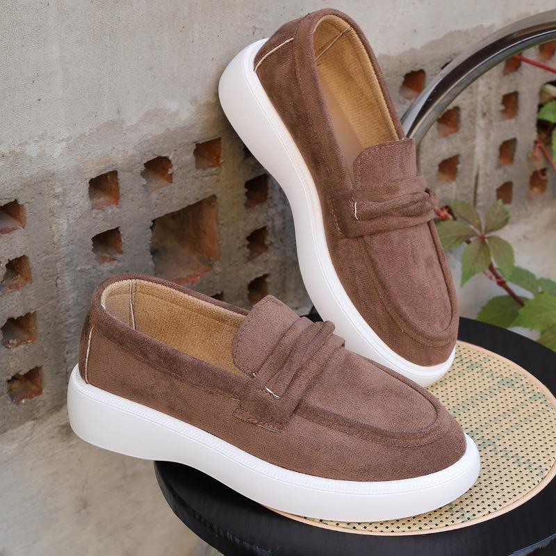 A New Style of Casual, Thick-soled, Flat-heeled, Large-sized Bean Shoes That Can Be Worn with One Foot and Are Versatile