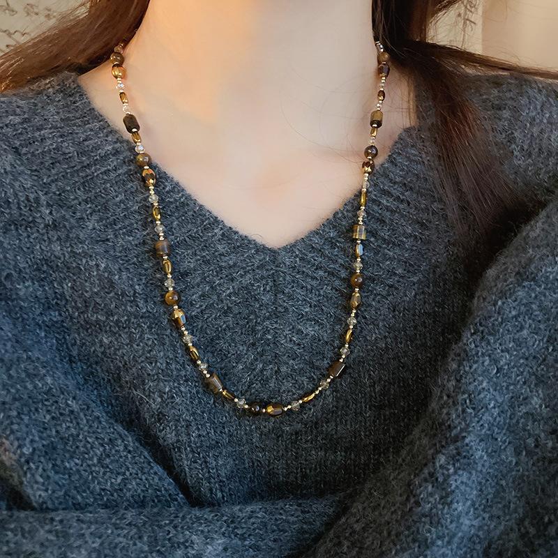 Autumn and winter retro coffee color tiger's eye stone pearl necklace temperament collarbone chain Maillard necklace women