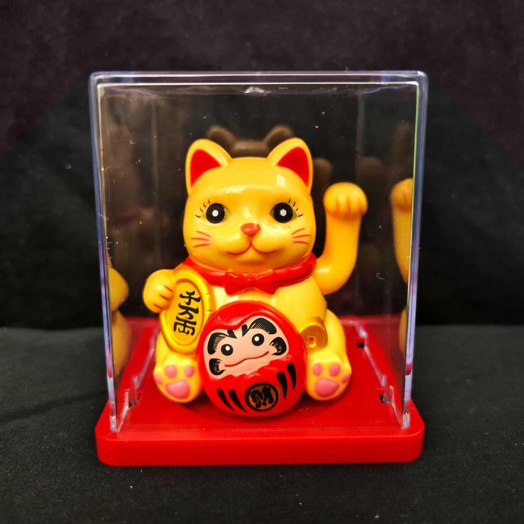 Solar-Powered Waving Maneki-neko Ornament, 2-Inch, Attracts Wealth for Office Desk or Cashier Counter Decoration