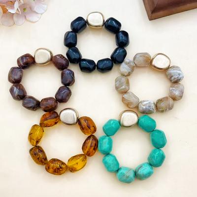 Bracelet irrégulier en perles acryliques design de niche adapté au port quotidien des femmes
