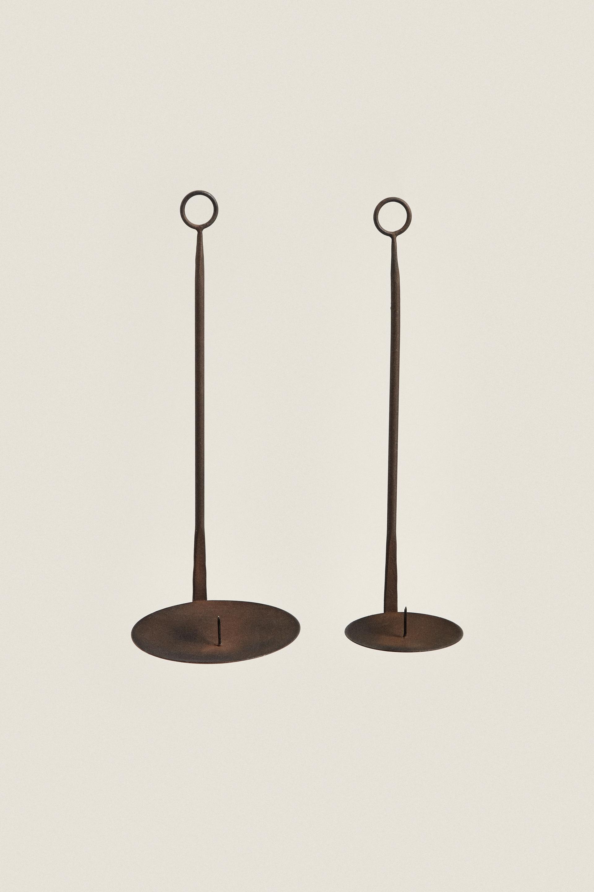 

IRON HANGING CANDLEHOLDER