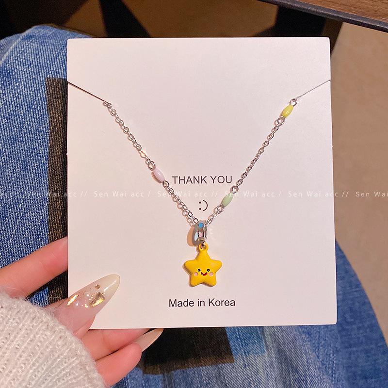 Milk yellow Xiaohongshu star necklace niche design pendant girl sweet and cute new girlfriend collarbone chain