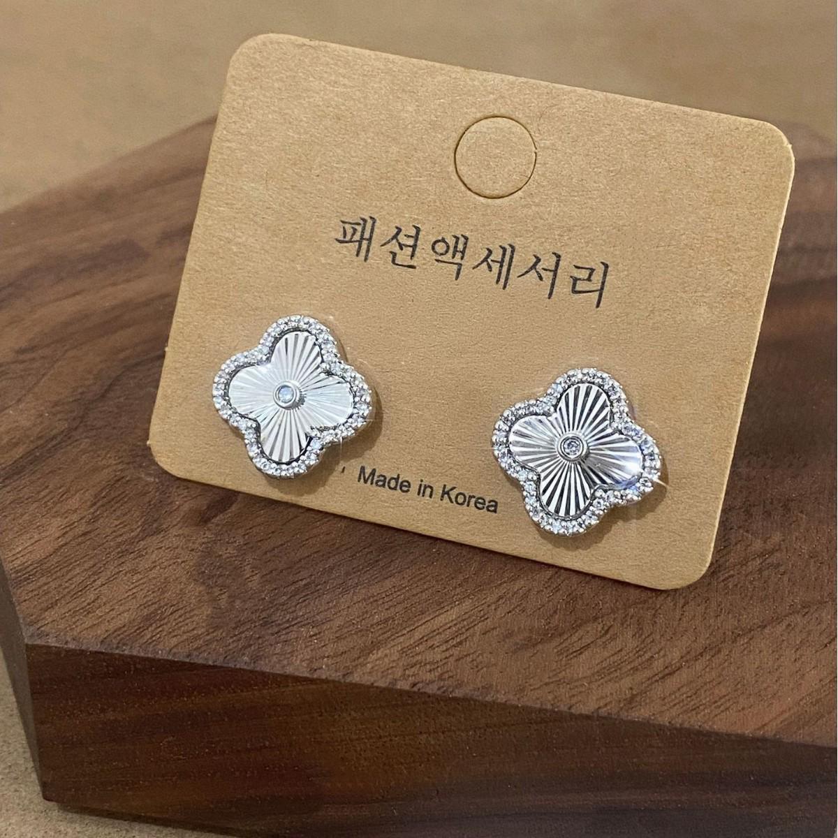 French Silver Laser-Cut Cubic Zirconia Floral Stud Earrings for Women - Simple, Exquisite, and Versatile Niche Design.