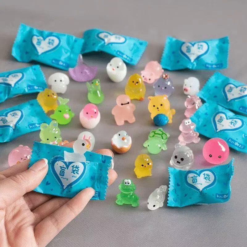 60PCS Glow in Dark Surprise Blind Bags Mini Luminous Animal Figurines for Dollhouse Potted Desktop Ornament Party Giveaways