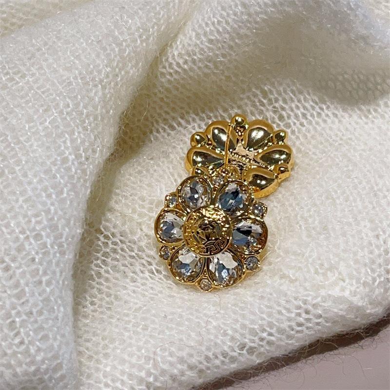Flower Stud Earrings Light Luxury High Sense Exquisite Earrings Fashion Retro Design Sense Niche Earrings