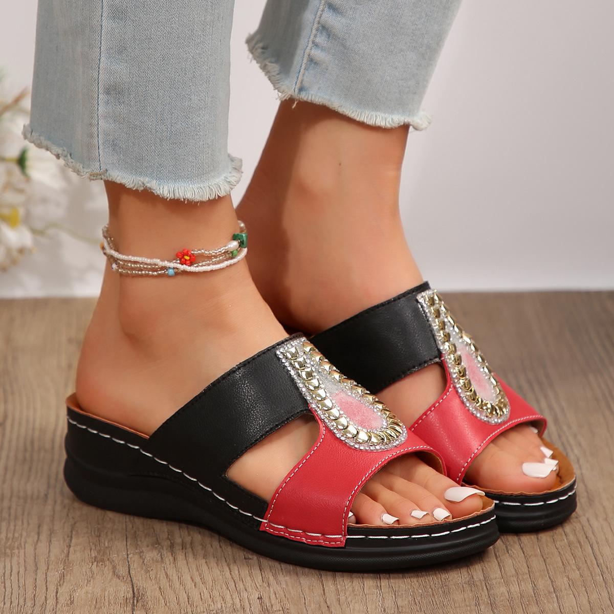 

2024 European and American large size summer new slope heel cool slippers flat bottom slope heel hollow rhinestone color matching one-word drag 36