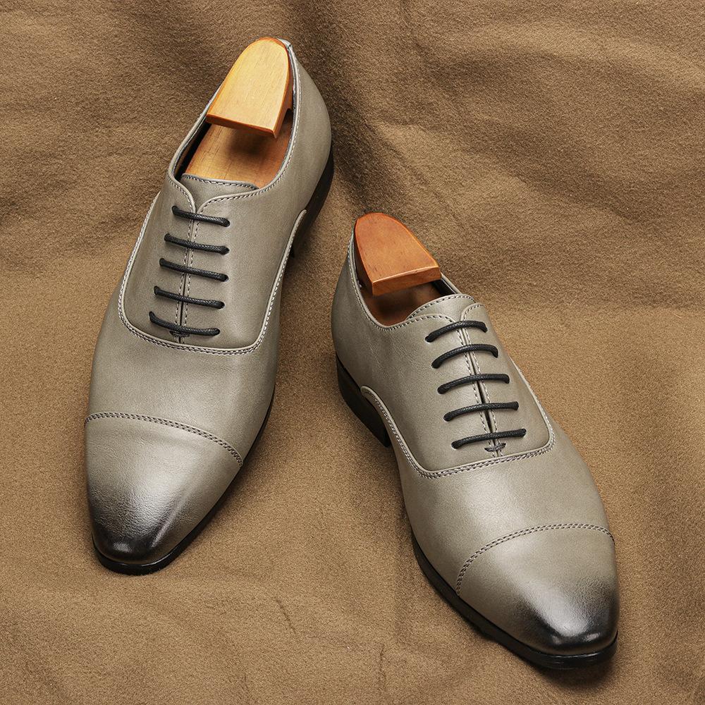 Neue Herren-Kleiderschuhe Spitz zulaufend Retro Designer Leder Freizeitschuhe Mode Hochzeitsschuhe