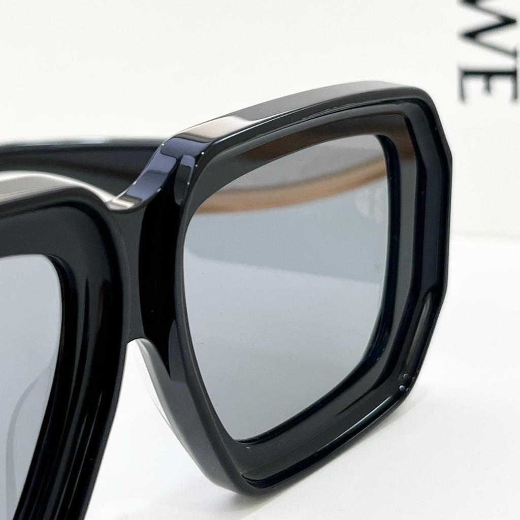 LW40064U Unisex Fashion Square Frame Sunglasses for Vacation and Party