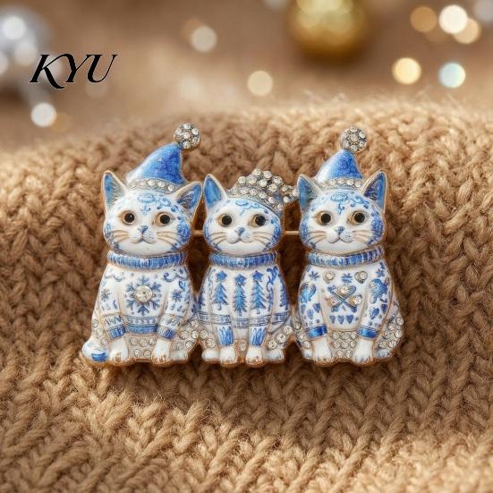 Festive Party Brooch Christmas Three Cat Pin, Men Women Rhinestone Kitten Alloy Lapel Decorative Badge for Clothing Bags Scarves Sweaters Pin