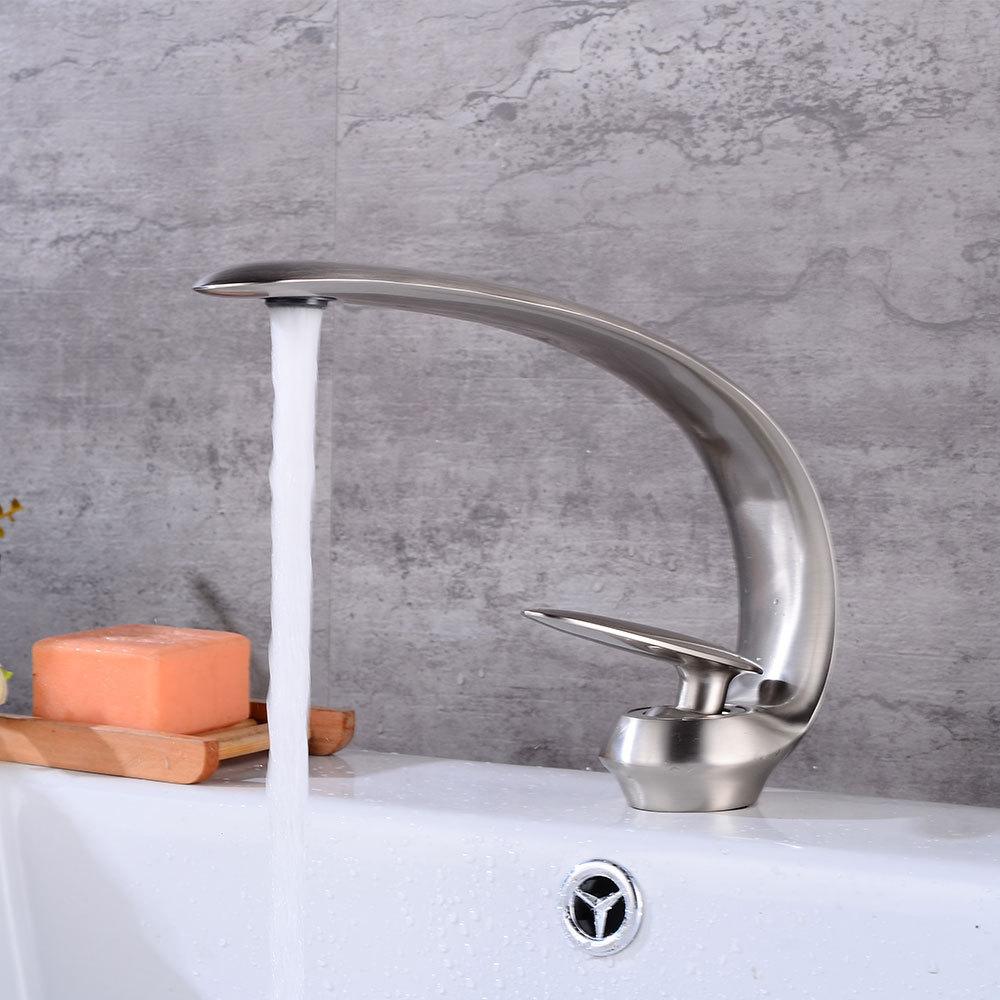 Basin Faucet Bathroom Single Lever faucets Hot and Cold Single Hole Water Tap Basin Faucet Mixer Taps Gold Black