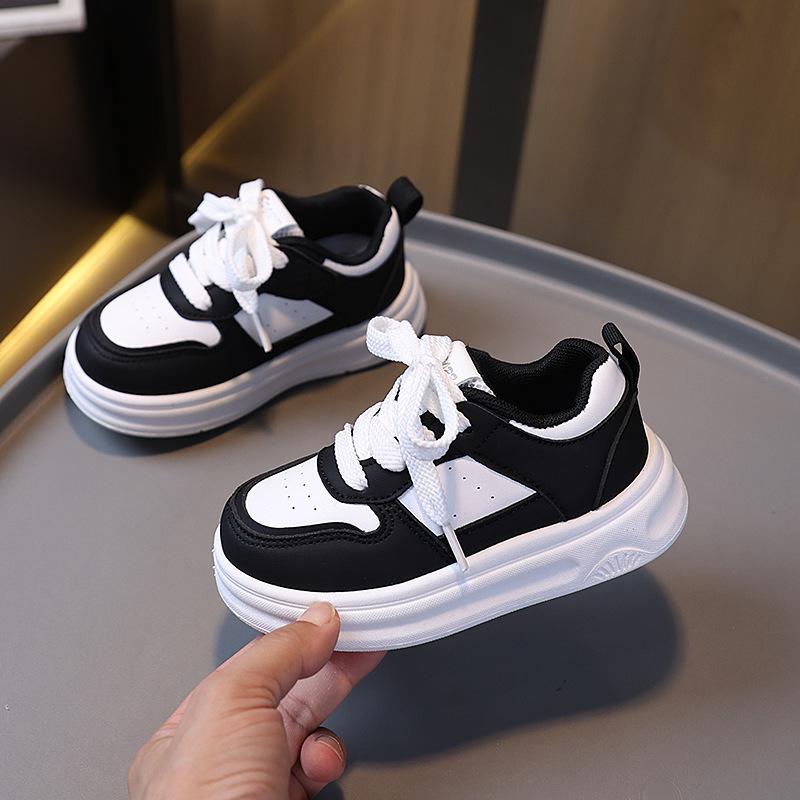 Ultraleichte Kinder-Sportschuhe Board-Schuhe 2025 Herbst Schulstil Jungen Schulsportschuhe Mädchen Baby Klettverschluss weiße Schuhe
