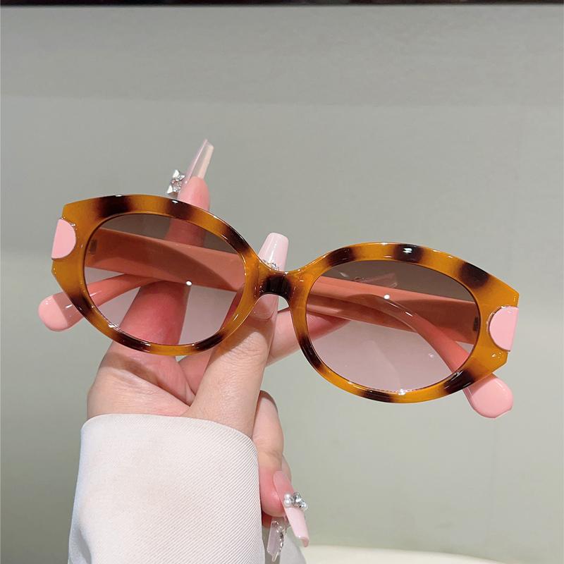 Vintage Oval Sunglasses Women Fashion Cute Candy Color Rim Beach Vacation Sun Glasses Trendy Brand Design Decor Shades