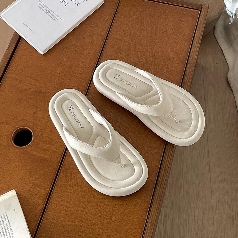 Fashion and lightweight black thick-soled heightening flip-flops women's summer wear high-end cool slippers