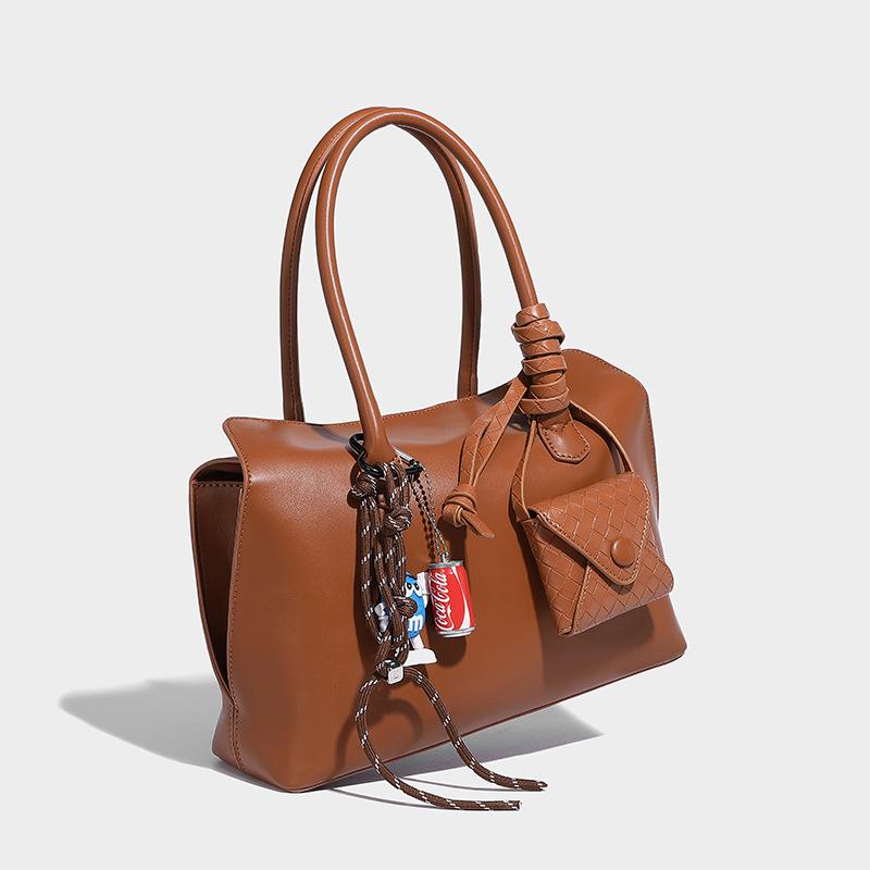 New Light Luxury Niche Fashion High-end Commuter Handbag Bowling Shoulder Bag Crossbody Boston Bag for Women