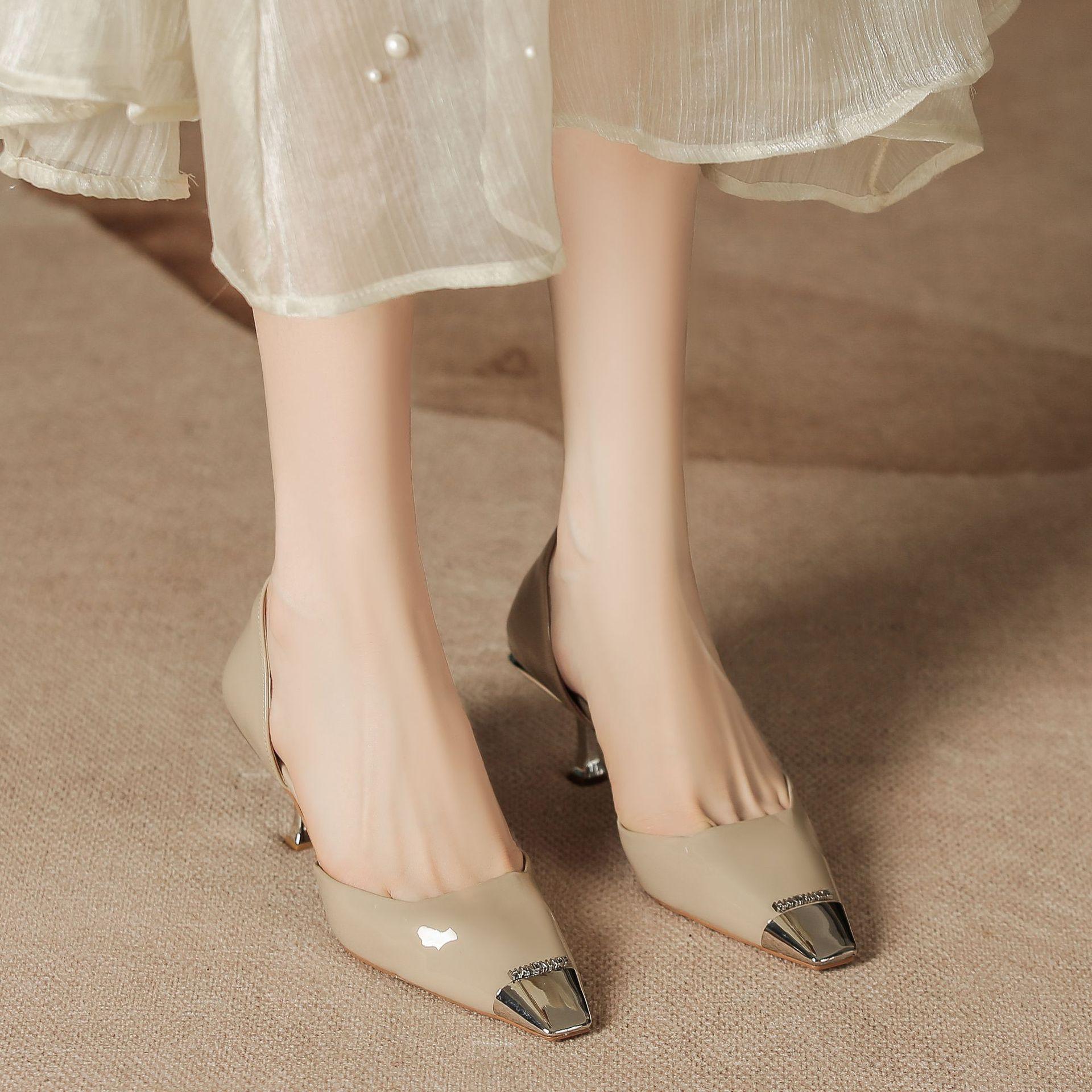 

2025 весна-лето iron head design овчины pad средний каблук сандалии женские не устают ноги мешок голова мешок каблук легкий рот тонкий каблук полые туфли 39