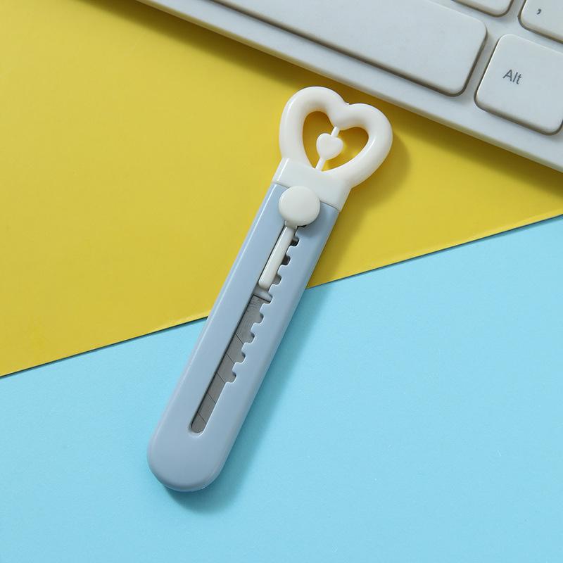 

Compact Heart Art Knife: Creative Journaling & Unboxing Tool for Paper Cutting and Anti-Cut Protection
