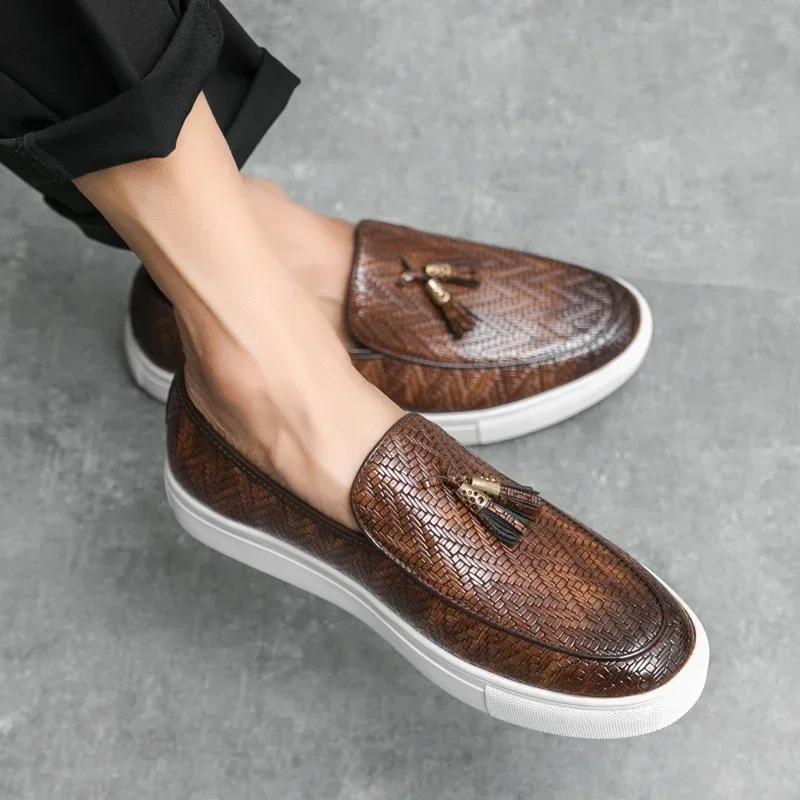 Fashion High Quality Wedding Leather Shoes Men Casual Leather Antiskid Loafers Tassels Leather Dress Business Shoes British Style Shoes