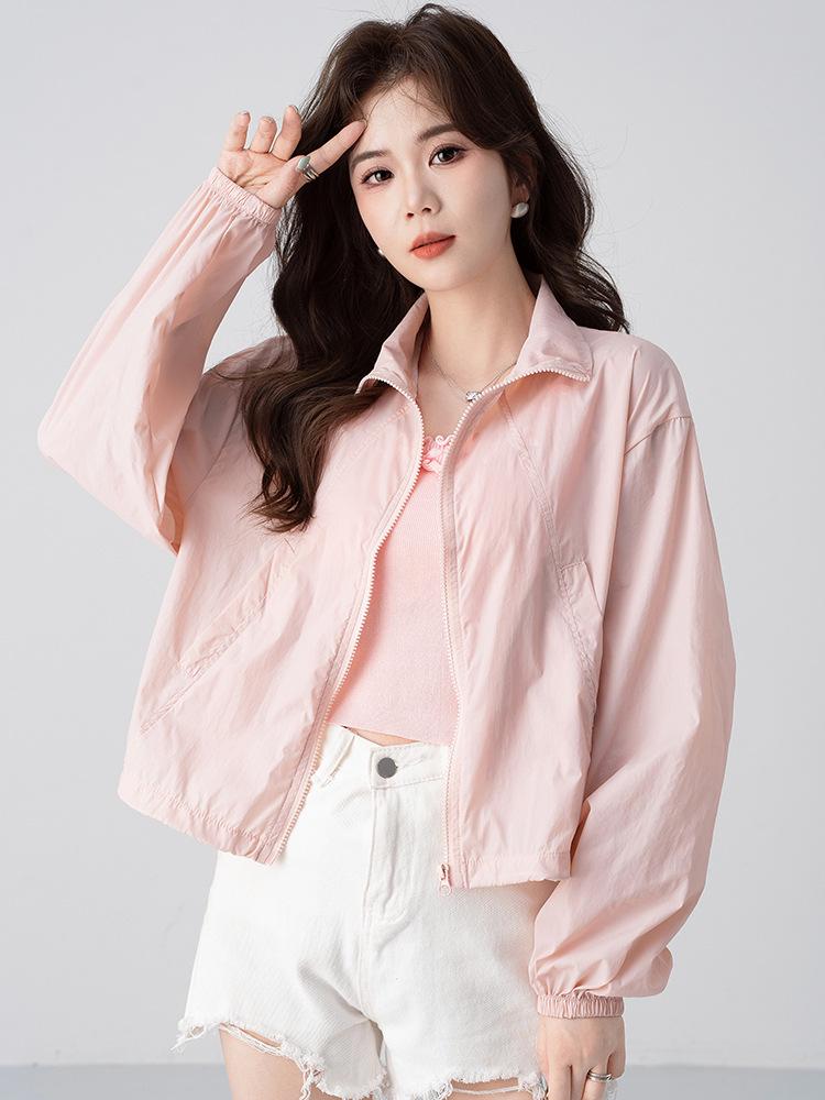Women's Summer Lightweight Lapel Sunscreen Jacket: Short, Breathable, and Casual Sun Protection Top.