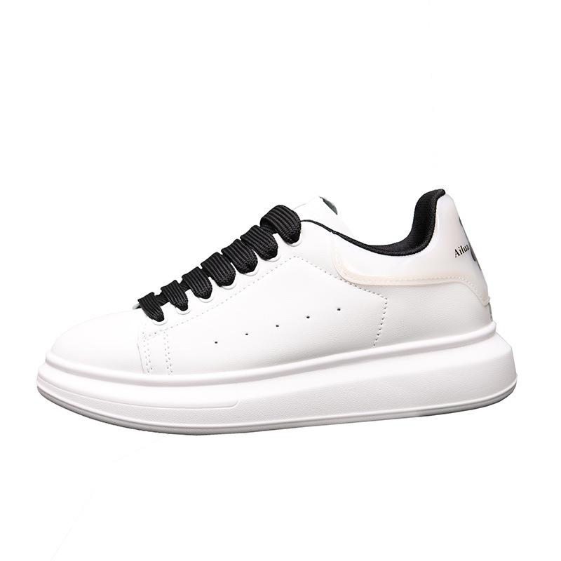Nuevas zapatillas casual de tablero de pareja de oso de cuero de suela gruesa con altura interior aumentada de McQueen 2