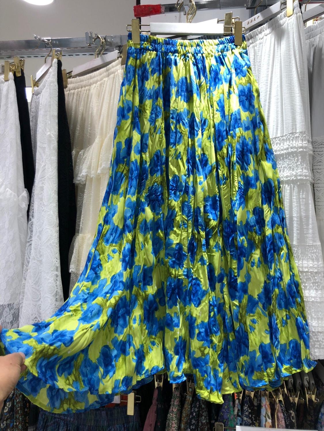 

Юбка в праздничном стиле с цветным граффити-принтом, женская, иностранного стиля, ленивый ветер, цветочная плиссированная длинная юбка, развевающаяся юбка-слово One Size