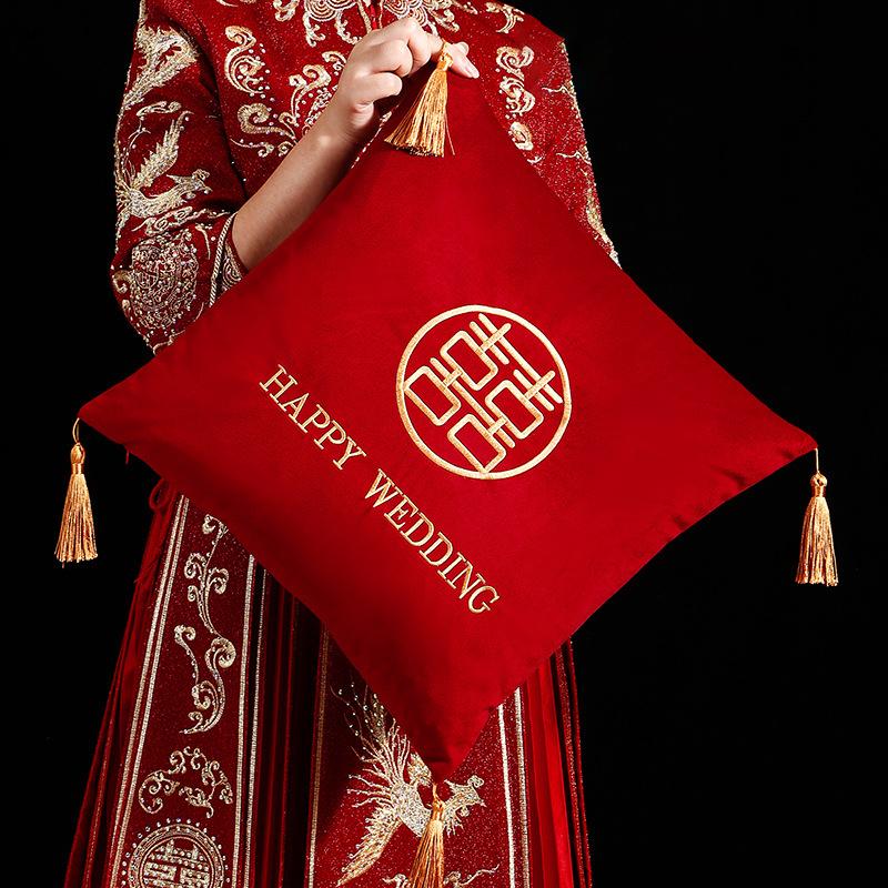 Chinese Style Red Embroidered Pillow Wedding Room Throw Pillow New Year Valentine's Day Wedding Blessing Home Decor Cushion