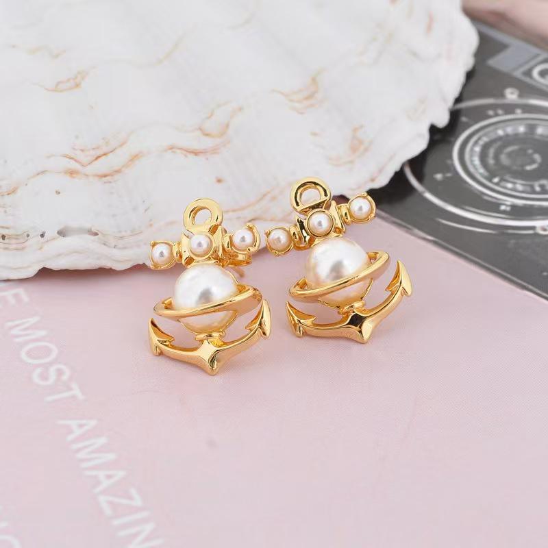 Empress Dowager Saturn Pearl Necklace, Bracelet, and Earrings Set: Light Luxury Punk Clavicle Chain for Women