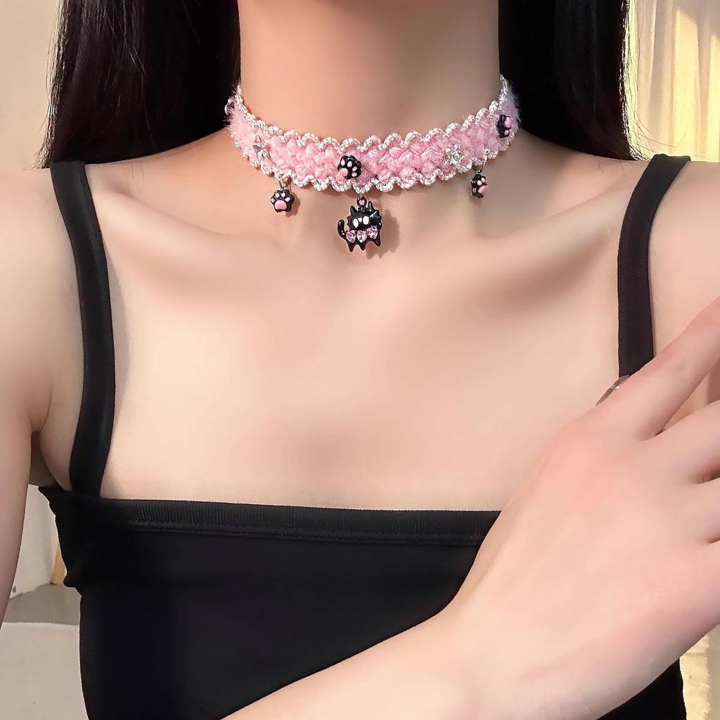 2025 High-End Gothic Punk Necklace: Y2K Dark Style Clavicle Chain for Women